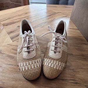Tan and Cream Golf Shoes with Woven Uppers